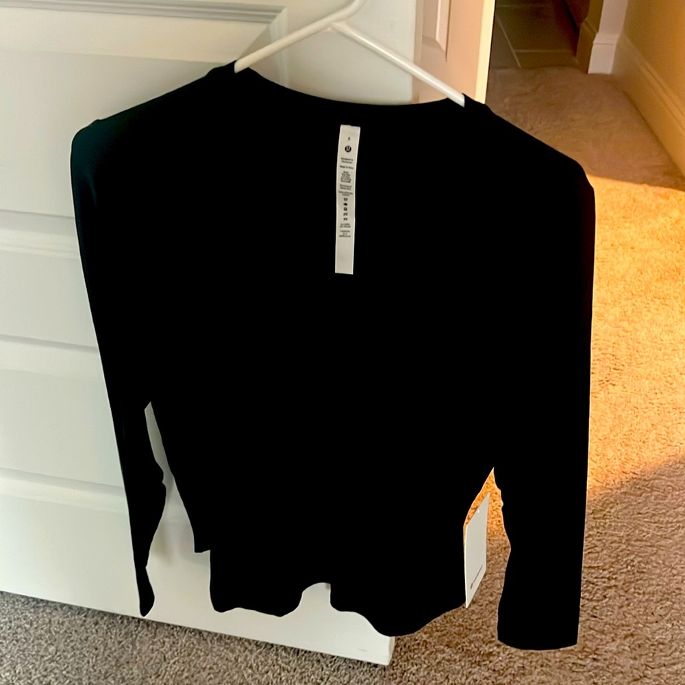 Lululemon NWT Love Long Sleeve Breathable fabric See pics for details.